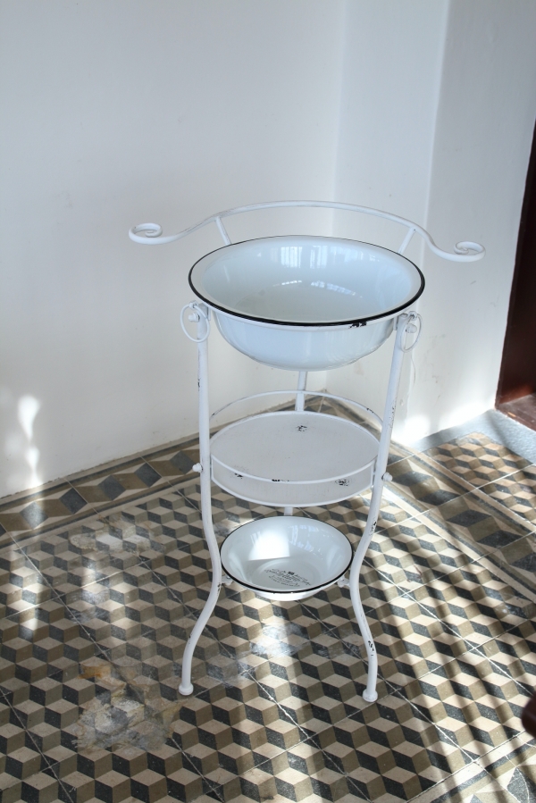 Retro stojan na umývadlo 56x85 cm