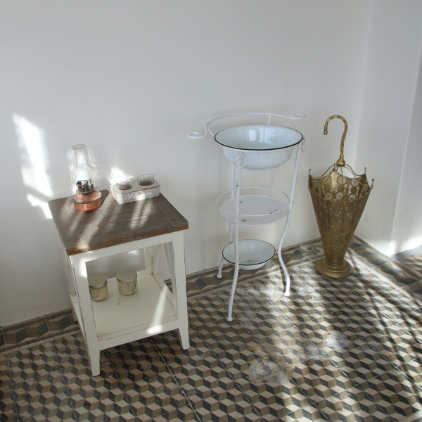 Retro stojan na umývadlo 56x85 cm