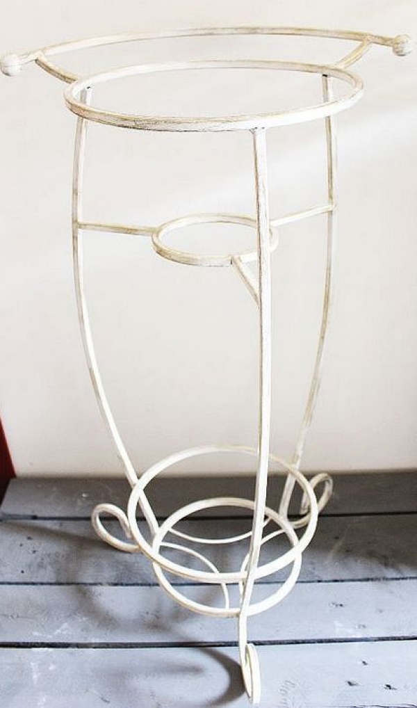 Retro stojan na umývadlo biele