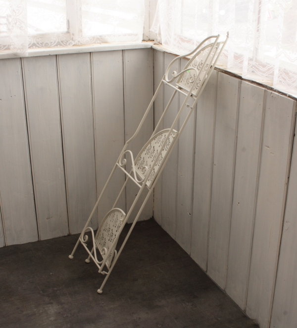 Rohový regál / stojan na kvety 123cm