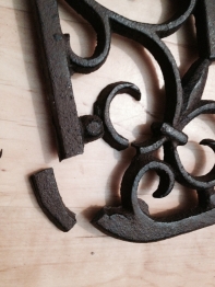 Rohožka vonkajšie liatinová ulomená II.