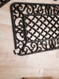 Rohožka vonkajšie liatinová ulomená II.