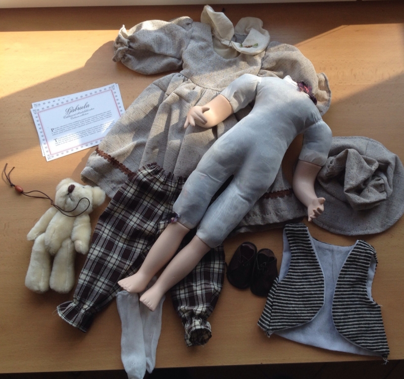 Rozbitá porcelánová bábika Gábina 60cm