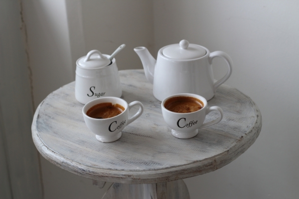 Roztomilá konvička na čaj