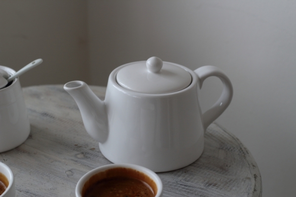 Roztomilá konvička na čaj