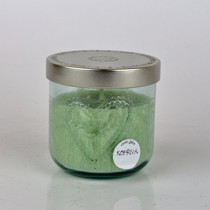 Ručne odlievaná sviečka v sklenenej dóze so srdcom žihľava 190g