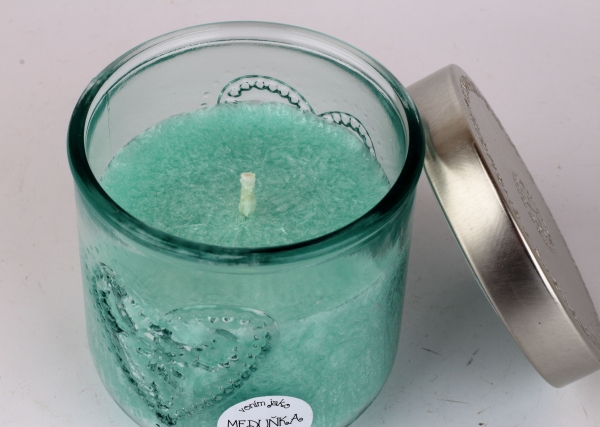 Ručne odlievaná sviečka v sklenenej dóze so srdcom medovka 190g