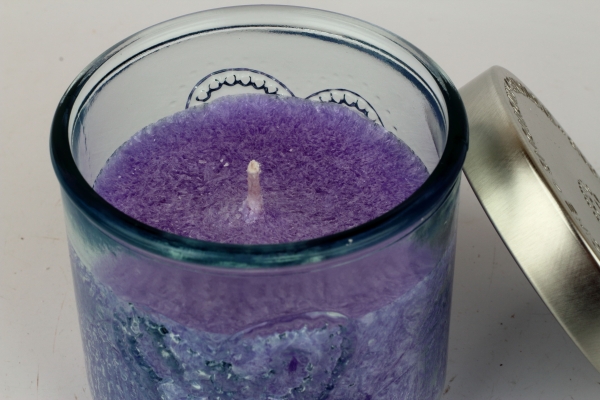 Ručne odlievaná sviečka v sklenenej dóze so srdcom rubínovej jablko 190g