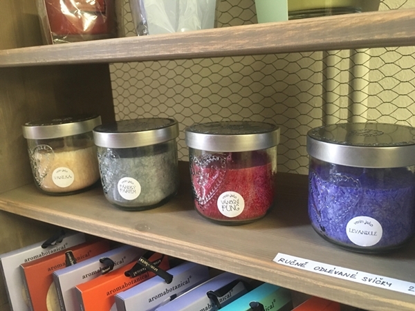 Ručne odlievaná sviečka v pohári čisté prádlo 480g