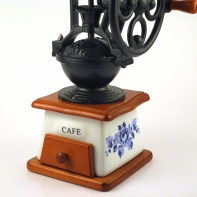 Ručný mlynček na kávu porcelán s kolesom