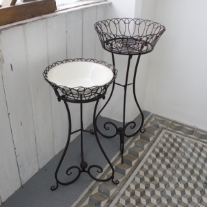 Kovový stolík na kvety 2ks - vyřazeno