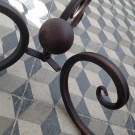 Kovový stolík na kvety 2ks - vyřazeno