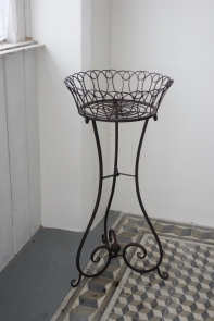 Kovový stolík na kvety 2ks - vyřazeno