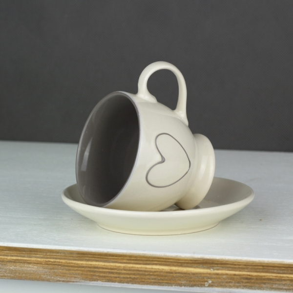 Šálka s tanierikom krémovej srdce 200ml