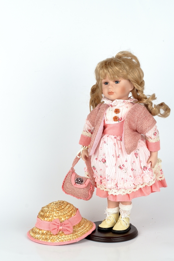 Zberateľská bábika Karin s taškou 42cm