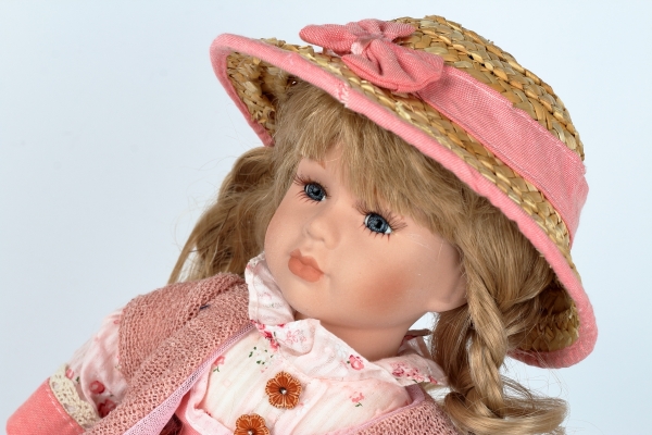 Zberateľská bábika Karin s taškou 42cm