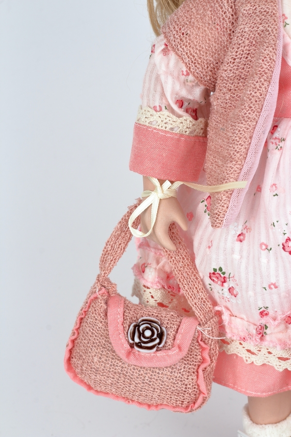 Zberateľská bábika Karin s taškou 42cm