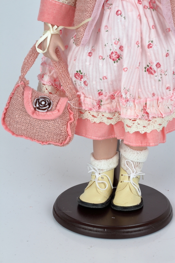 Zberateľská bábika Karin s taškou 42cm