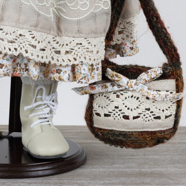 Zberateľská vinylová bábika Ella 53cm