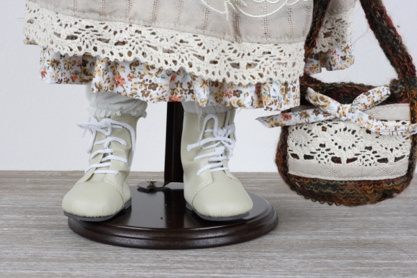 Zberateľská vinylová bábika Ella 53cm