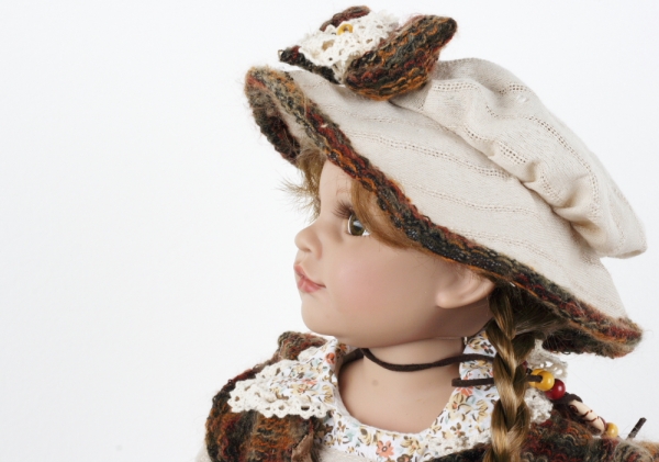 Zberateľská vinylová bábika Ella 53cm