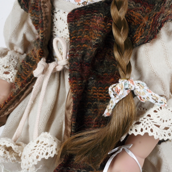 Zberateľská vinylová bábika Ella 53cm