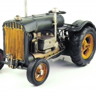 Zberateľský model traktor zelený 27 cm