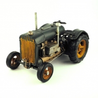 Zberateľský model traktor zelený 27 cm