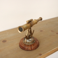 Zberateľské predmety teodolit s kompasom 18x23cm