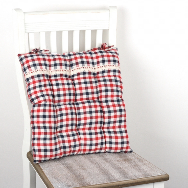 Sedák na stoličku červená kocka 40x40cm