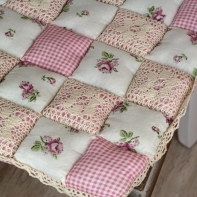 Sedák na stoličku patchwork ružové ruže 40x40cm