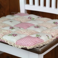 Sedák na stoličku patchwork ružové ruže 40x40cm