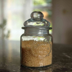 Sklenená dóza s viečkom