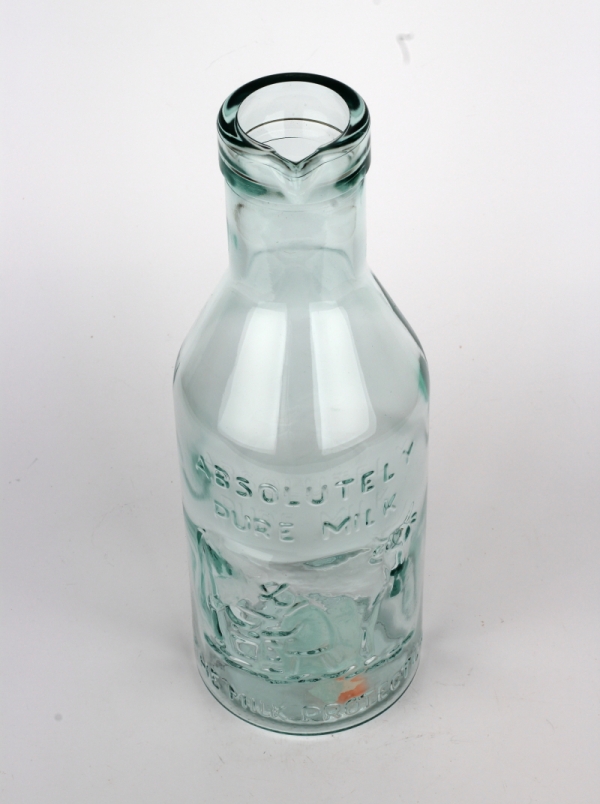 Skleněná láhev na mléko s výlevkou 1l