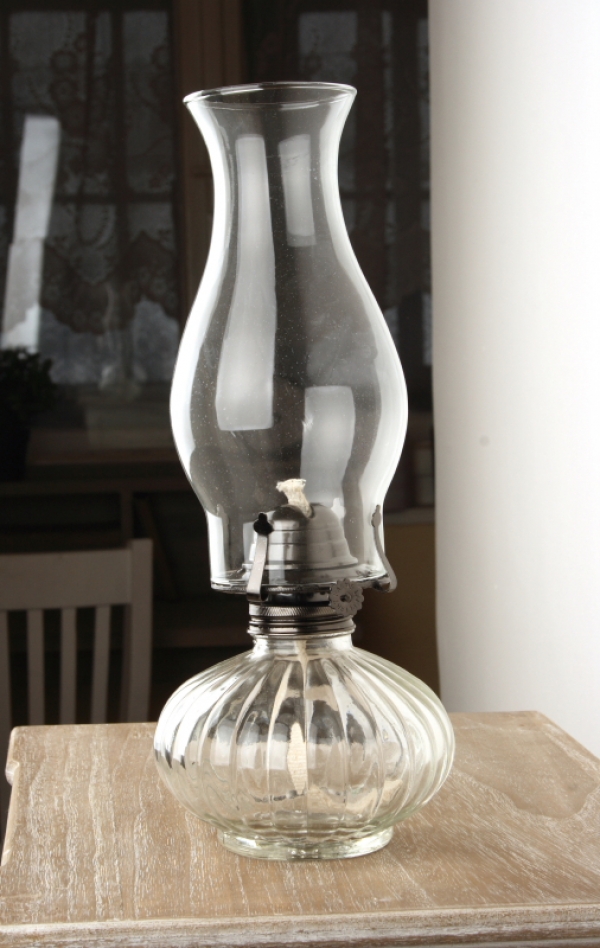 Sklenená petrolejová lampa s rebrovaním 32cm
