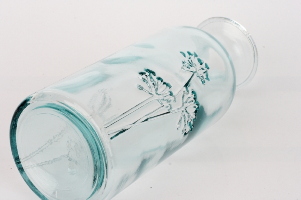 Sklenená váza z recyklovaného skla s kvetinami 19cm