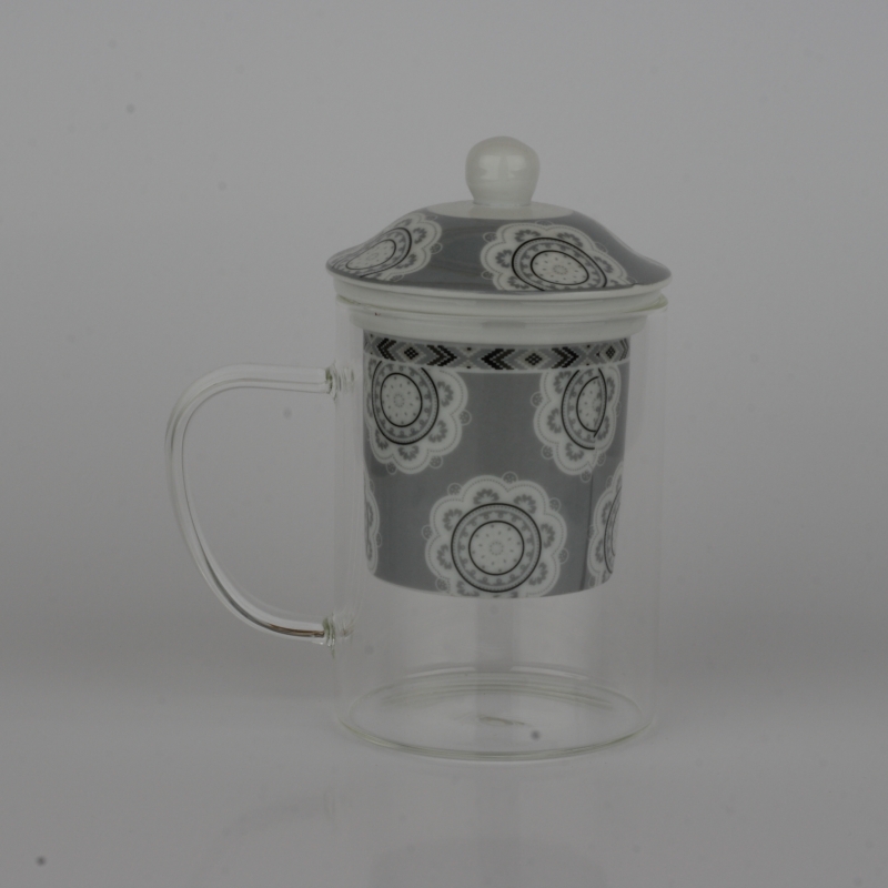 Sklenený hrnček sa sitkom na sypaný čaj 300ml