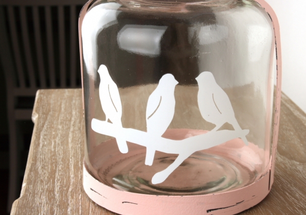 Sklenený svietnik s kovovým uchom ružový 18cm