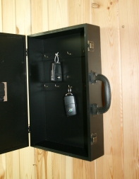 Skrinka ako kufrík s hodinami 36x11x24cm