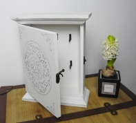 Skrinka na kľúče s ornamentom 30,5x24cm