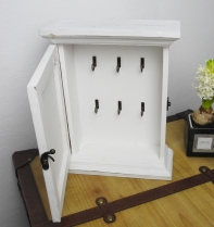 Skrinka na kľúče s ornamentom 30,5x24cm