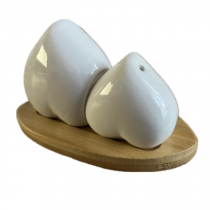 Soľnička a korenička na stôl tácky z bambusu