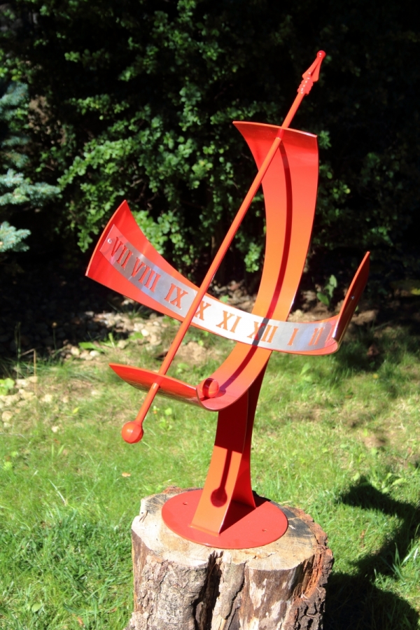 Slnečné hodiny červené 70x41x41cm