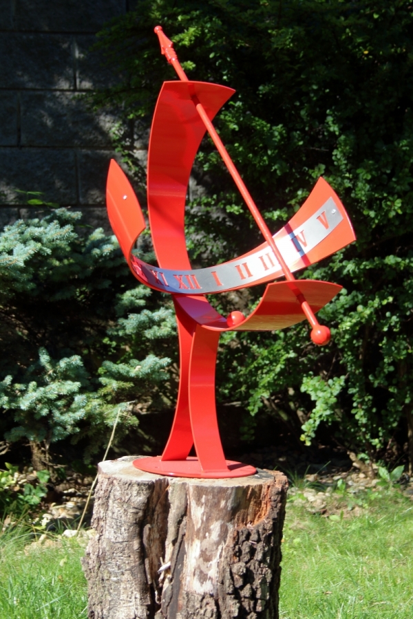 Slnečné hodiny červené 70x41x41cm