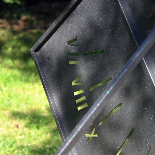 Slnečné hodiny na stenu čierne