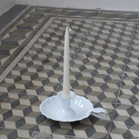 Smaltovaný zámocký svietnik