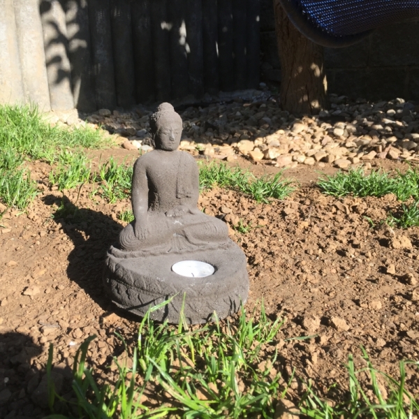 Socha Buddha kamenný svietnik 18cm