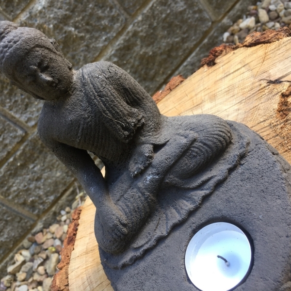 Socha Buddha kamenný svietnik 18cm
