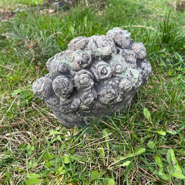 Sochy na záhradu záhradná keramika kôš kvetín mach