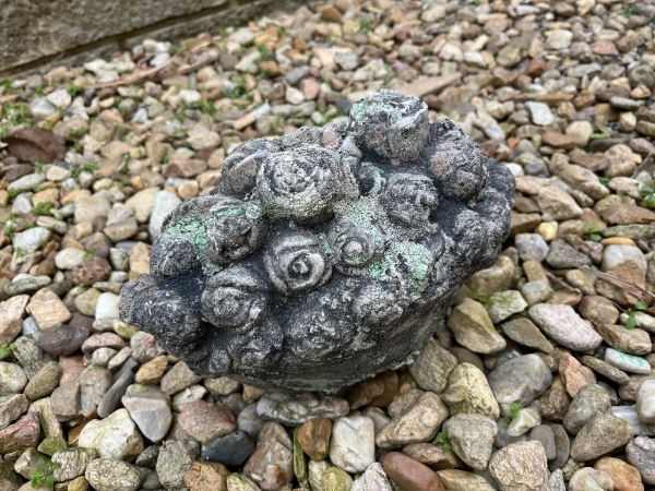 Sochy na záhradu záhradná keramika kôš kvetín mach